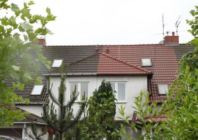 Porovnání renovované a neronovované střechy